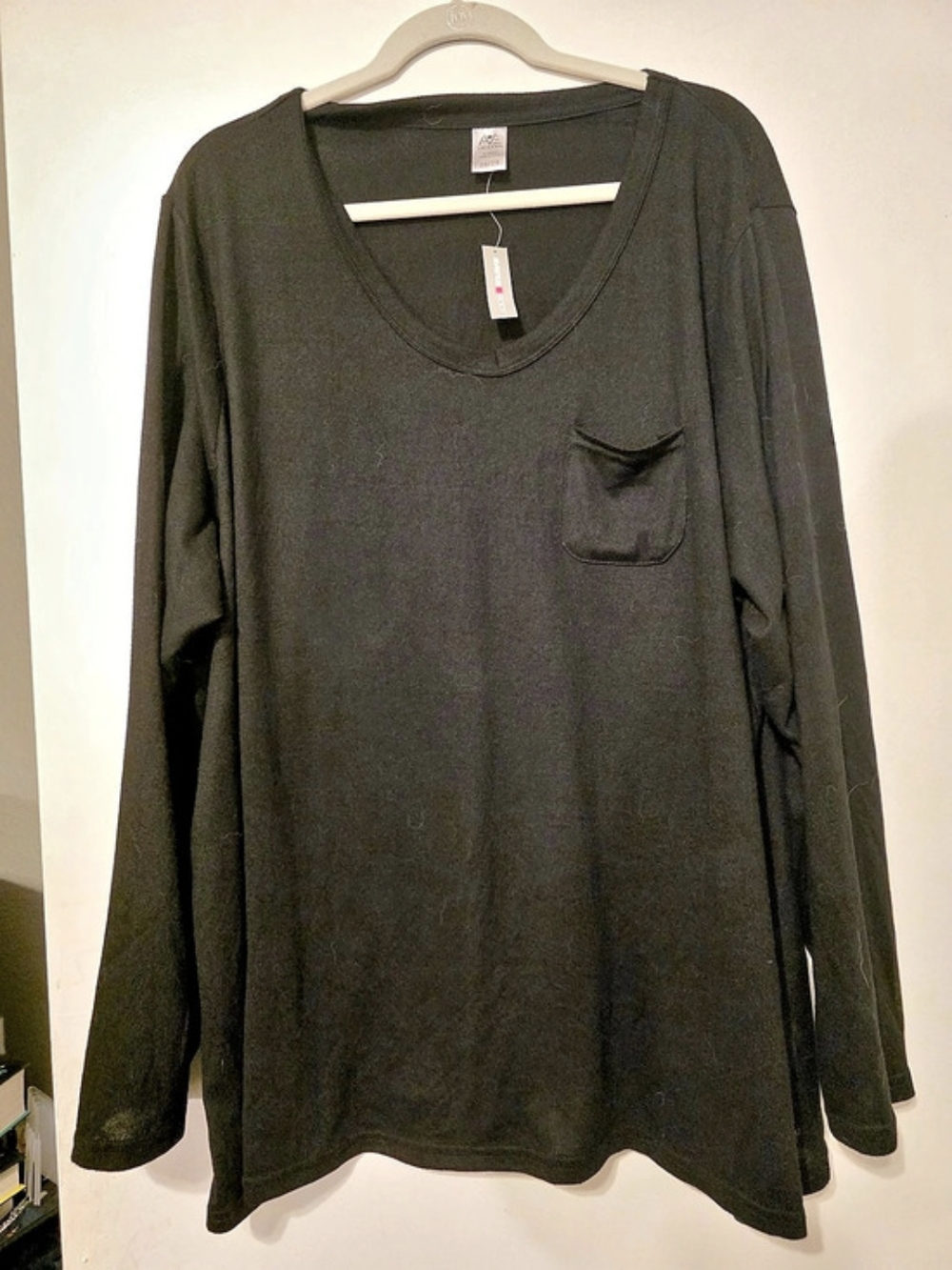 Avenue Leisure Long Sleeve Pocket Top in Black Size 26/28 NWT